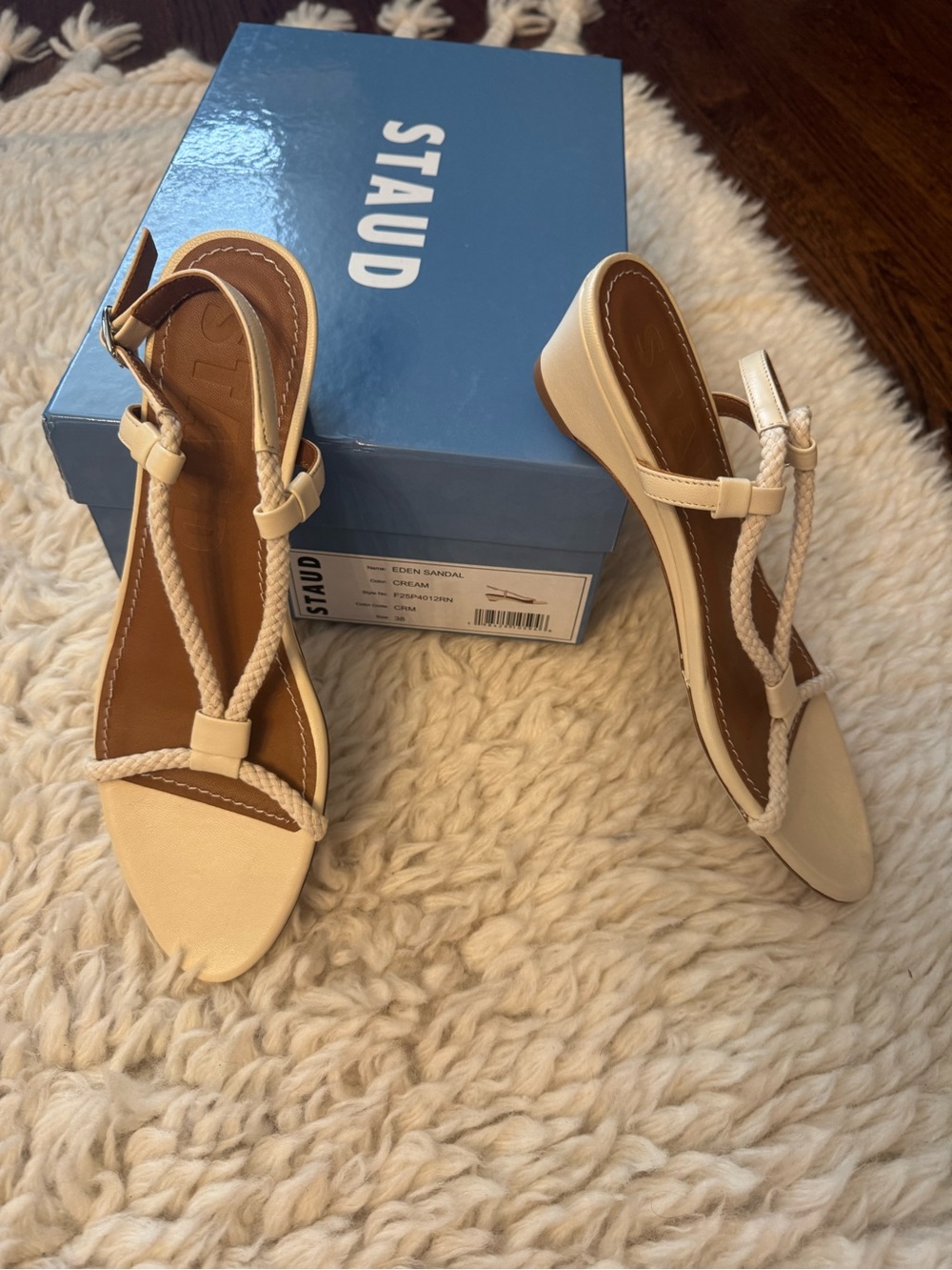 STAUD Cream T-Strap Low Heel Sandal Sz 38 - Picture 4 of 6